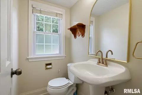 Bath - 1831 Illini Rd, Springfield, IL 62704 photo 3 of 5