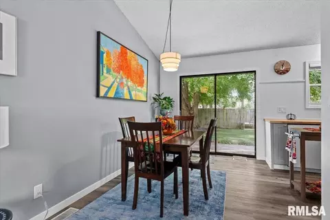 Dining - 10 Leeds Dr, Springfield, IL 62702 photo 1 of 2