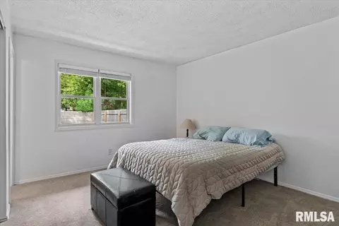 Bedroom - 10 Leeds Dr, Springfield, IL 62702 photo 1 of 5