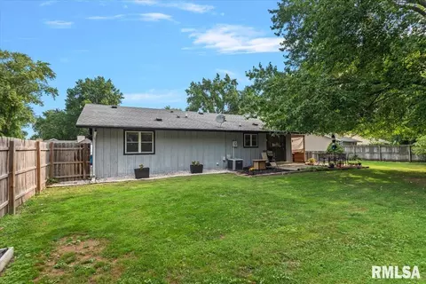 Exterior - 10 Leeds Dr, Springfield, IL 62702 photo 3 of 9