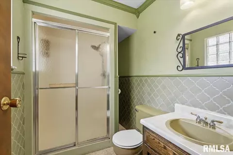 Bath - 205 Deer Head Ln, Springfield, IL 62704 photo 1 of 2