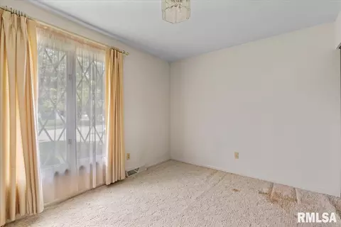 Bedroom - 205 Deer Head Ln, Springfield, IL 62704 photo 6 of 9