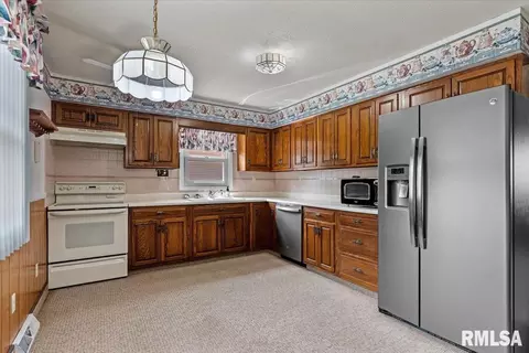 Kitchen - 205 Deer Head Ln, Springfield, IL 62704 photo 2 of 3