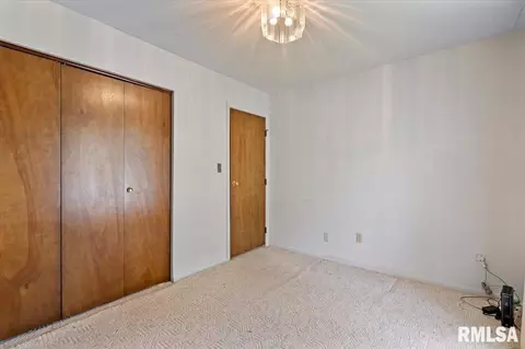 Bedroom - 205 Deer Head Ln, Springfield, IL 62704 photo 5 of 9