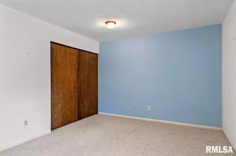 Bedroom - 205 Deer Head Ln, Springfield, IL 62704 photo 4 of 9