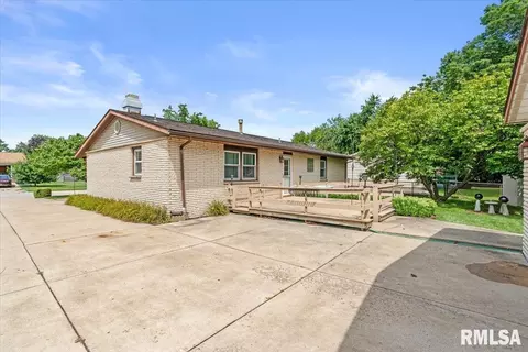 Exterior - 205 Deer Head Ln, Springfield, IL 62704 photo 6 of 9