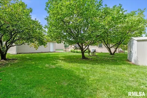 Exterior - 205 Deer Head Ln, Springfield, IL 62704 photo 8 of 9