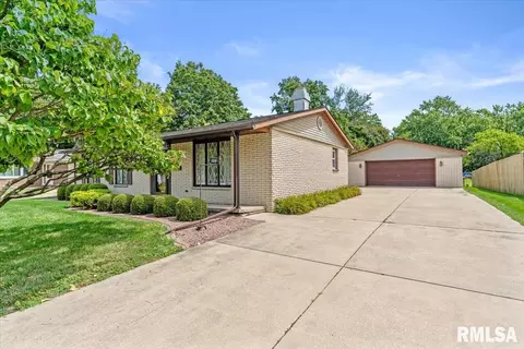 Exterior - 205 Deer Head Ln, Springfield, IL 62704 photo 2 of 9