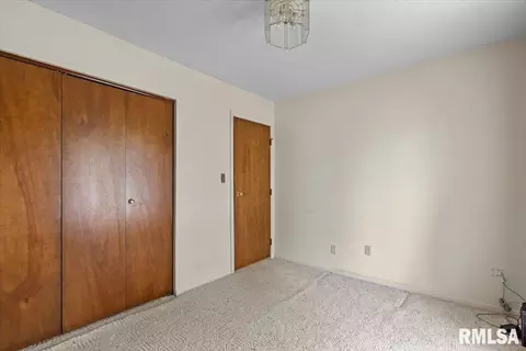 Bedroom - 205 Deer Head Ln, Springfield, IL 62704 photo 7 of 9