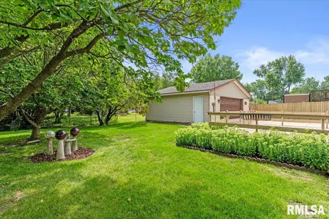 Exterior - 205 Deer Head Ln, Springfield, IL 62704 photo 7 of 9