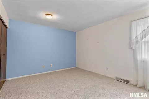Bedroom - 205 Deer Head Ln, Springfield, IL 62704 photo 1 of 9