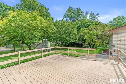 Exterior - 205 Deer Head Ln, Springfield, IL 62704 photo 4 of 9