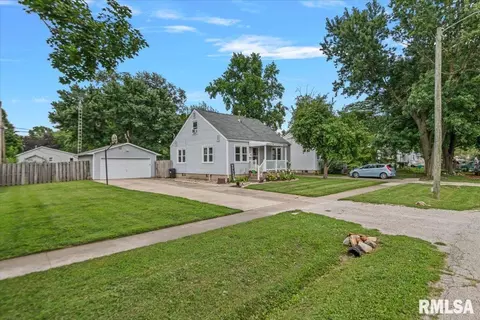 Exterior - 3312 S Spring St, Springfield, IL 62703 photo 3 of 10