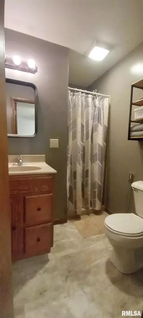 Bath - 220 N Eastview St, Camp Point, IL 62320 photo 1 of 2