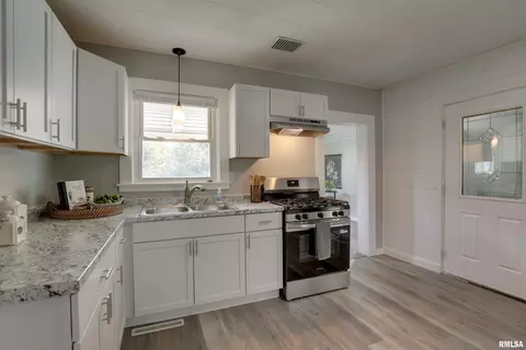 Kitchen - 109 Sillman St, Payson, IL 62360 photo 1 of 2