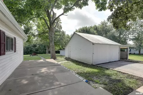 Exterior - 109 Sillman St, Payson, IL 62360 photo 7 of 7