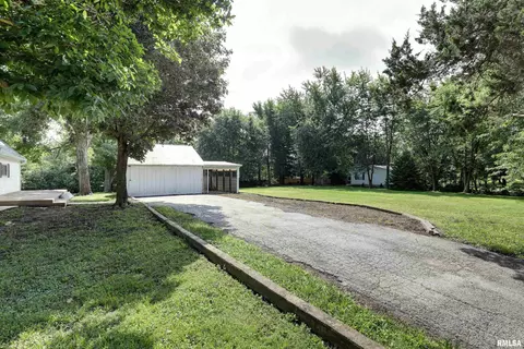 Exterior - 109 Sillman St, Payson, IL 62360 photo 2 of 7