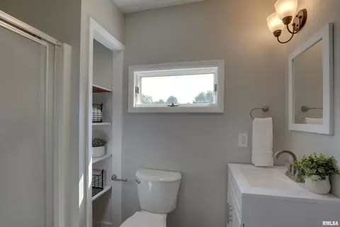 Bath - 109 Sillman St, Payson, IL 62360 photo 1 of 1