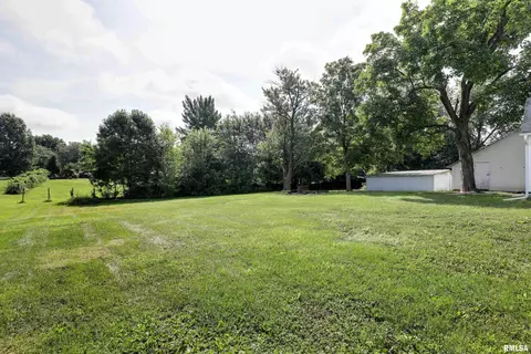 Exterior - 109 Sillman St, Payson, IL 62360 photo 4 of 7