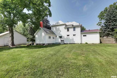 Exterior - 109 Sillman St, Payson, IL 62360 photo 6 of 7