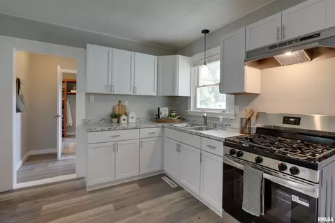 Kitchen - 109 Sillman St, Payson, IL 62360 photo 2 of 2