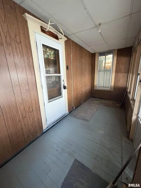 Exterior - 1328 Mortimer St, Barry, IL 62312 photo 5 of 7