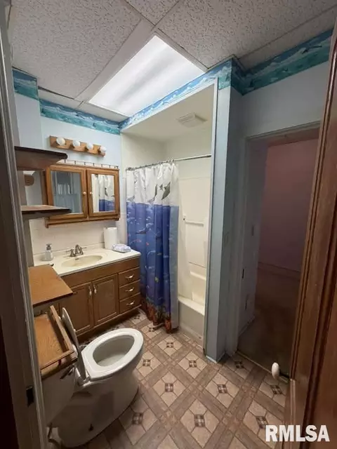 Bath - 1328 Mortimer St, Barry, IL 62312 photo 1 of 1