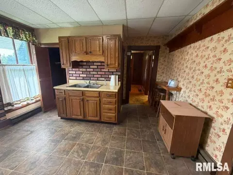 Entry Way - 1328 Mortimer St, Barry, IL 62312 photo 1 of 1