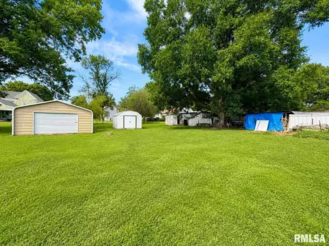Exterior - 1328 Mortimer St, Barry, IL 62312 photo 6 of 7