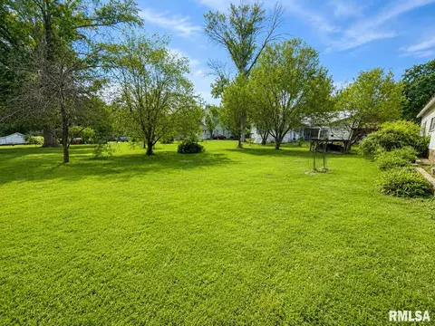 Exterior - 1328 Mortimer St, Barry, IL 62312 photo 7 of 7