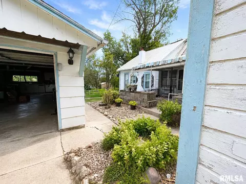Exterior - 1328 Mortimer St, Barry, IL 62312 photo 4 of 7