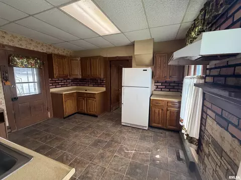 Kitchen - 1328 Mortimer St, Barry, IL 62312 photo 1 of 2