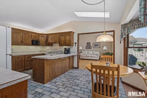Kitchen - 2508 Hedge Ln, Springfield, IL 62707 photo 3 of 6