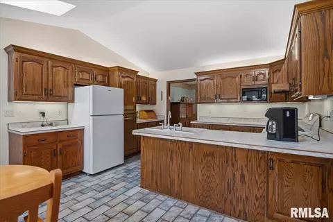 Kitchen - 2508 Hedge Ln, Springfield, IL 62707 photo 2 of 6
