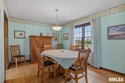 Dining - 2508 Hedge Ln, Springfield, IL 62707 photo 3 of 3