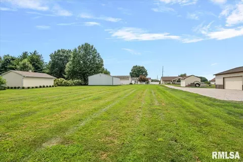 Exterior - 2508 Hedge Ln, Springfield, IL 62707 photo 12 of 16