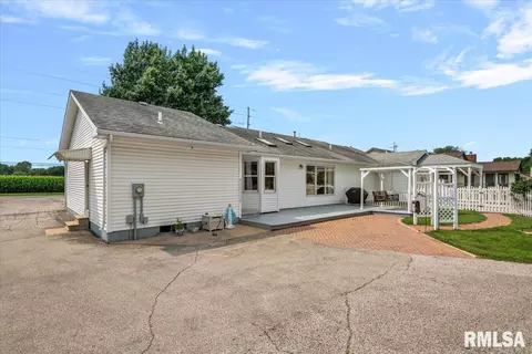 Exterior - 2508 Hedge Ln, Springfield, IL 62707 photo 3 of 16