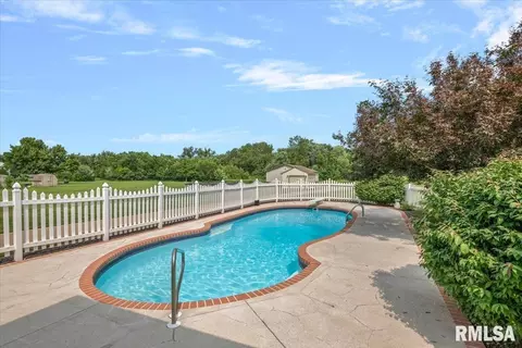 Exterior - 2508 Hedge Ln, Springfield, IL 62707 photo 5 of 16