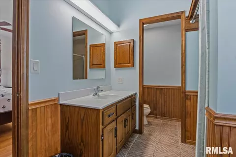 Bath - 2508 Hedge Ln, Springfield, IL 62707 photo 4 of 4