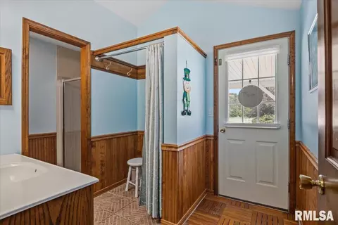 Bath - 2508 Hedge Ln, Springfield, IL 62707 photo 3 of 4