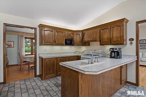 Kitchen - 2508 Hedge Ln, Springfield, IL 62707 photo 4 of 6