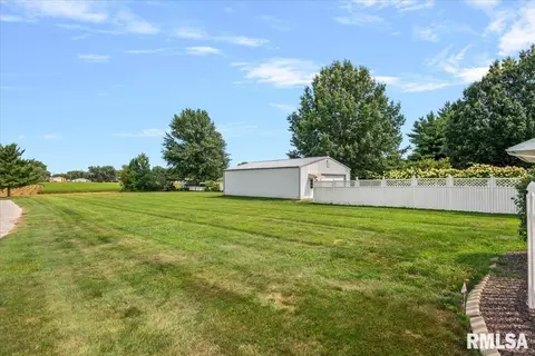 Exterior - 2508 Hedge Ln, Springfield, IL 62707 photo 10 of 16