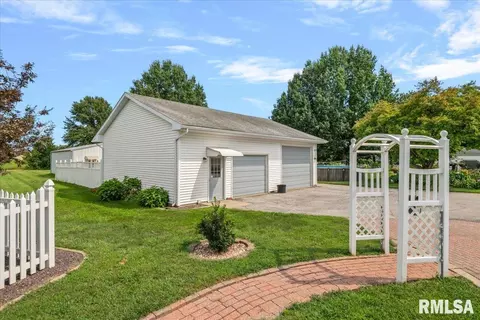 Exterior - 2508 Hedge Ln, Springfield, IL 62707 photo 8 of 16