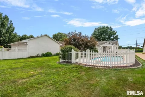 Exterior - 2508 Hedge Ln, Springfield, IL 62707 photo 11 of 16