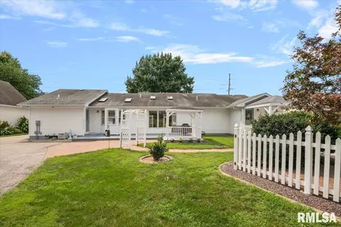 Exterior - 2508 Hedge Ln, Springfield, IL 62707 photo 4 of 16