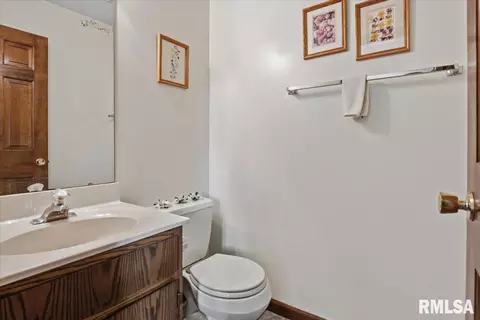 Bath - 2508 Hedge Ln, Springfield, IL 62707 photo 1 of 4