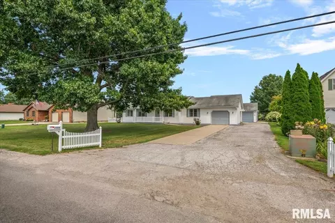 Exterior - 2508 Hedge Ln, Springfield, IL 62707 photo 2 of 16