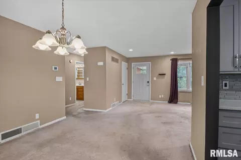 Other - 28 Sunnyside Dr, Springfield, IL 62702 photo 4 of 8