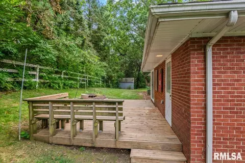 Exterior - 28 Sunnyside Dr, Springfield, IL 62702 photo 3 of 7