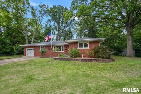 Exterior - 28 Sunnyside Dr, Springfield, IL 62702 photo 1 of 7